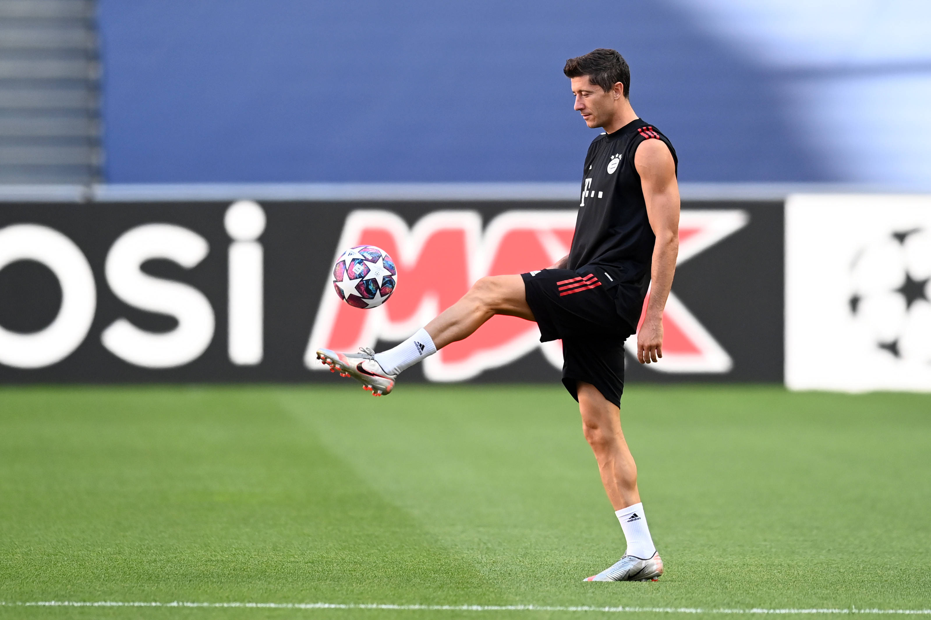 爱游戏体育-莱万多夫斯基遭遇十五连败，巴黎圣日耳曼教练面临压力！的简单介绍