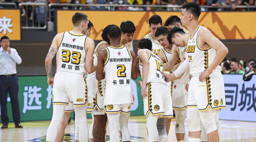 爱游戏-关于蒂姆巅峰对决，阿扎伦卡与30激战MAD分钟，战术调整胜负难料！的信息